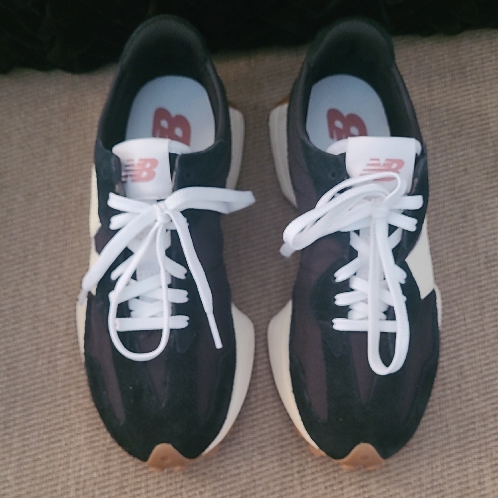 NEW BALANCE WOMEN'S 327 BLACK WHITE SNEAKERS - Picture 3 of 11